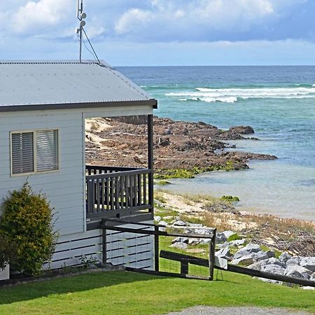 Tuross Beach Cabins & Campsites ทูรอสเฮดส์ ภายนอก รูปภาพ