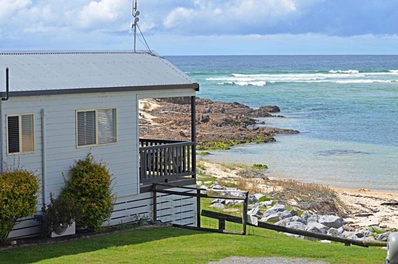 Tuross Beach Cabins & Campsites ทูรอสเฮดส์ ภายนอก รูปภาพ