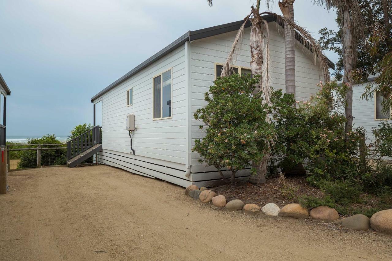 Tuross Beach Cabins & Campsites ทูรอสเฮดส์ ภายนอก รูปภาพ